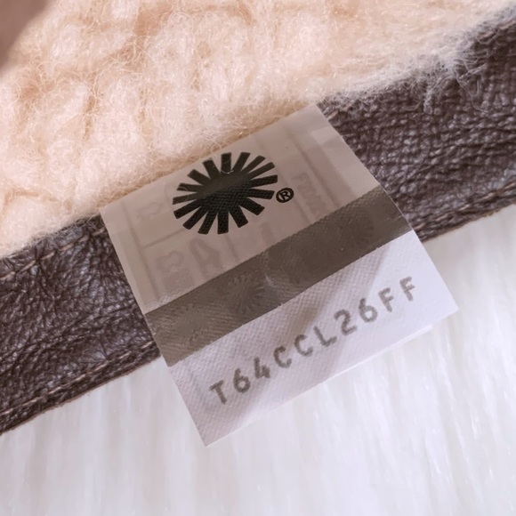 UGG Cheyne Waterproof Booties - Picture 7 of 8